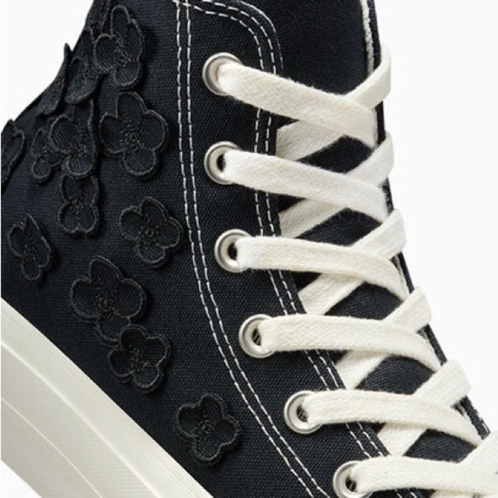 Converse Chuck Taylor All Star Lift 3D Flowers (Black, Women’s 8)